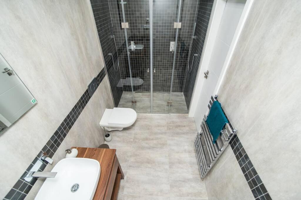 Old Town 1 Bedroom Oasis With Ac And Double Shower Prague Exterior photo